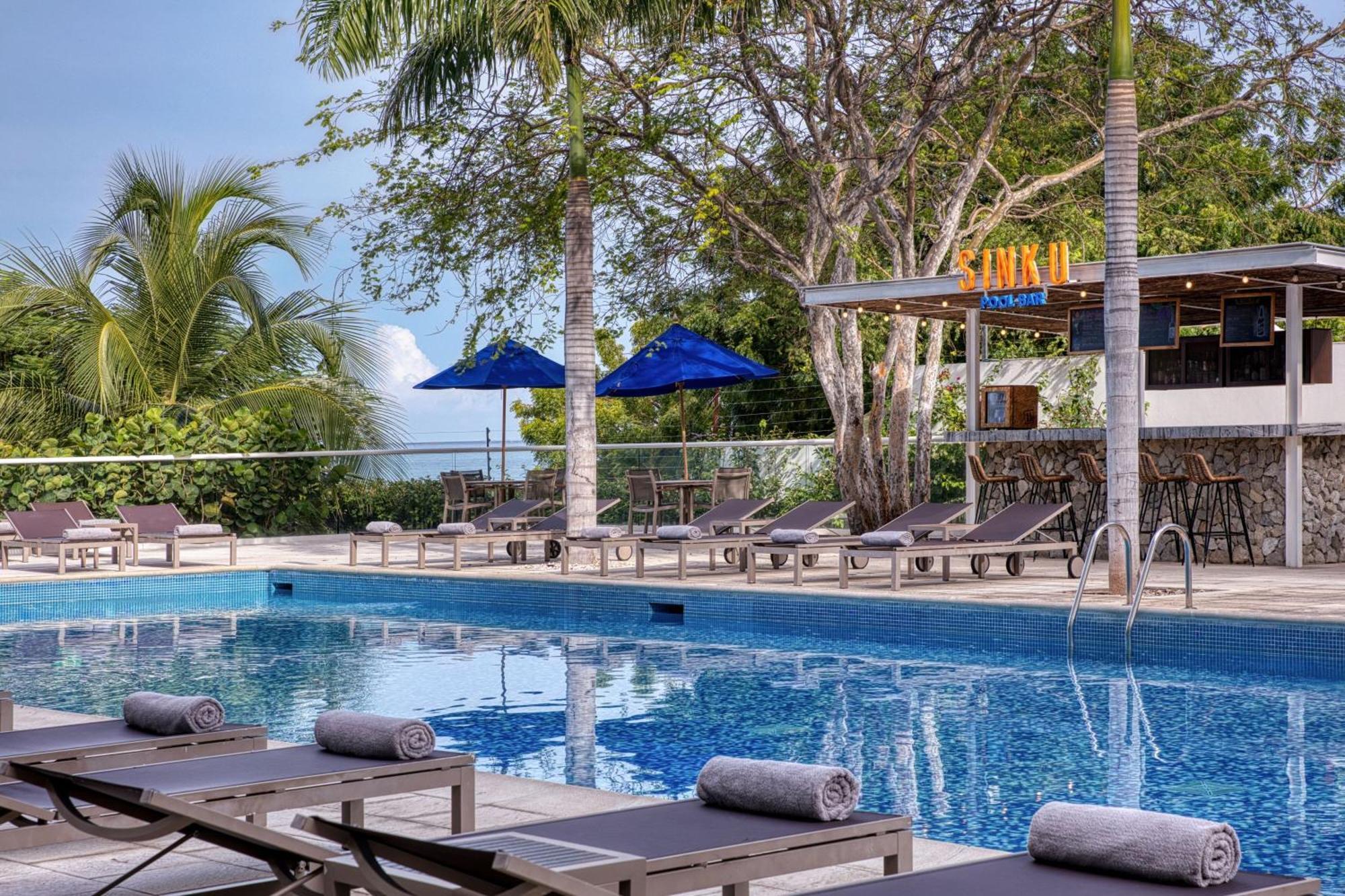 Santa Marta Marriott Resort Playa Dormida Экстерьер фото The swimming pool at the hotel
