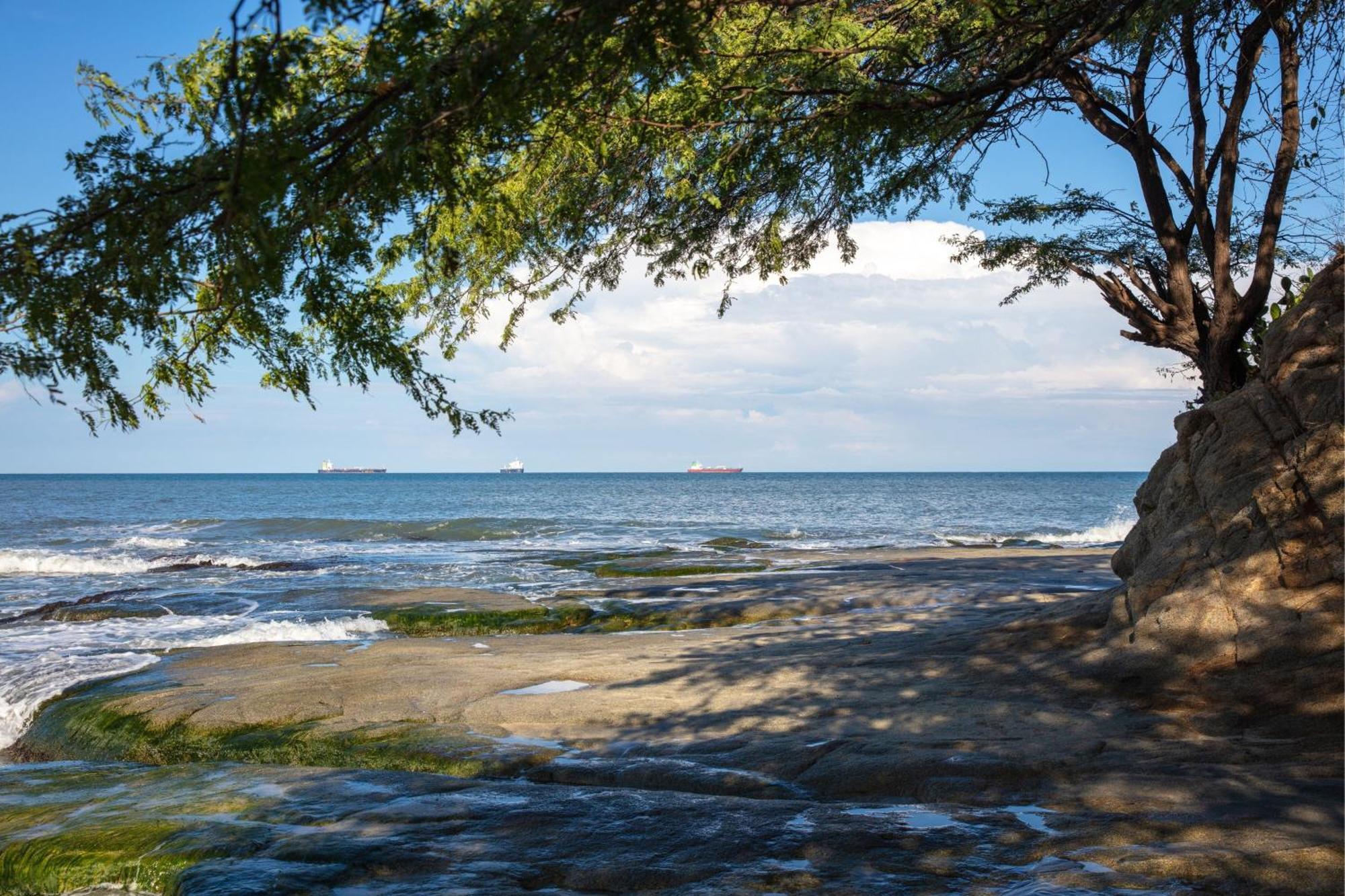 Santa Marta Marriott Resort Playa Dormida Экстерьер фото View of Lake Michigan from the shore of Indiana Dunes National Park