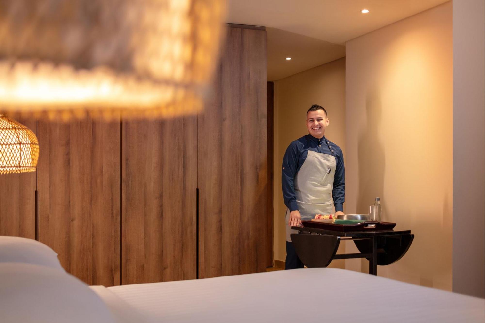 Santa Marta Marriott Resort Playa Dormida Экстерьер фото A butler at the Mandarin Oriental, Munich